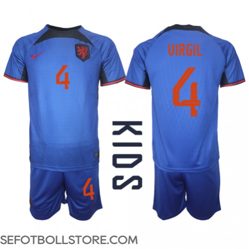 Nederländerna Virgil van Dijk #4 Replika babykläder Bortaställ Barn VM 2022 Kortärmad (+ korta byxor)